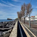 Bay House 아파트