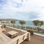 Bay House 아파트